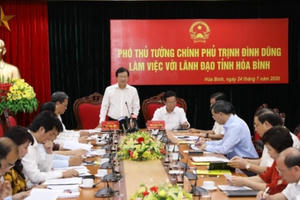 Phó Thủ tướng Trịnh Đình Dũng làm việc với tỉnh Hòa Bình
