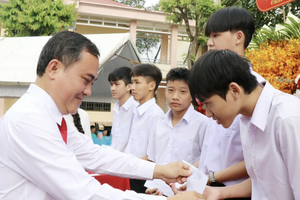 Đồng Nai: Tặng 1 tỷ đồng học bổng cho học sinh sinh viên trong Lễ khai giảng