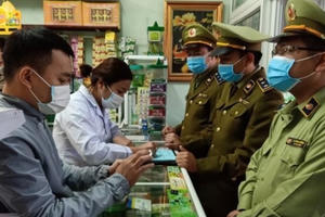 Tăng giá bán khẩu trang, 4 nhà thuốc ở Thanh Hóa bị tước giấy phép