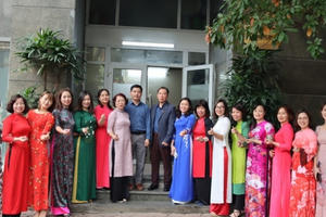 Báo Pháp luật Việt Nam hưởng ứng tuần lễ áo dài