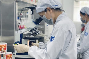 Tin kinh tế 6AM: Vinamilk xuất lô sữa đặc đầu tiên sang Trung Quốc; Vàng chờ thời cơ để bứt phá