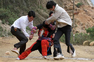 Vụ bắt vợ ở Nghệ An: Cơ quan chức năng vào cuộc Vụ bắt vợ ở Nghệ An: Cơ quan chức năng vào cuộc