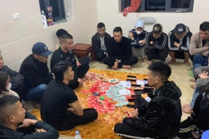 Bắt 21 đối tượng trong ổ nhóm đánh bạc lưu động