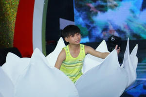 Ngạc nhiên cậu bé 12 tuổi Tô Trung Tín tập tiết mục xiếc lửa chỉ trong 3 ngày