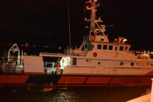 Vượt sóng cứu ngư dân Quảng Ngãi bị chân vịt chém đứt tai