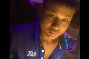 Video cận cảnh bắt giữ nghi phạm giết người đang nằm ngủ trên xe khách