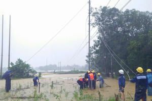 EVNCPC hoàn thành việc cấp điện trở lại cho các khu vực mất điện sau mưa bão