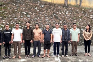 Lạng Sơn: Rủ nhau lên đồi đánh bạc, 10 đối tượng cả nam lẫn nữ bị khởi tố Lạng Sơn: Rủ nhau lên đồi đánh bạc, 10 đối tượng cả nam lẫn nữ bị khởi tố