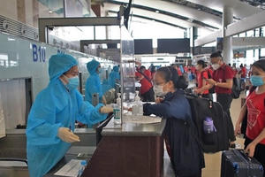 Cục Hàng không “tuýt còi” các hãng bay mở bán vé nội địa