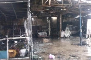 Hà Nội: Bà hỏa ghé thăm thiêu rụi xưởng gara ô tô