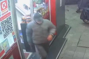 Hà Nội: Truy tìm nghi phạm ôm dao vào cướp cửa hàng Circle K ở phố cổ lúc rạng sáng