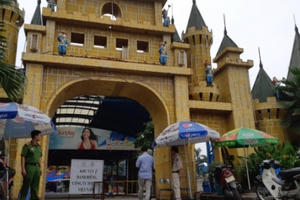 Vụ 7 người chết tại đêm nhạc Hồ Tây: Công ty Á Châu chịu trách nhiệm như thế nào?