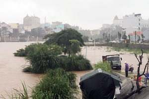 Quảng Ninh: Nhiều tuyến phố Móng Cái ngập úng, lũ dâng cao trên sông Ka Long