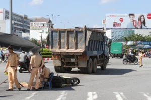 Đà Nẵng: Tai nạn thương tâm, mẹ chết thảm, con bị thương nặng