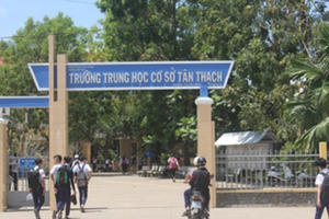 Vừa trở lại lớp, nam sinh bóp cổ cô giáo bị đình chỉ 1 năm học