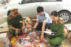Phát hiện, thu giữ hàng nghìn sản phẩm đồ ăn, thức uống không rõ nguồn gốc