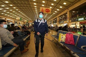 Bất chấp lệnh phong tỏa, nhiều tài xế đưa người chui khỏi Vũ Hán, Trung Quốc