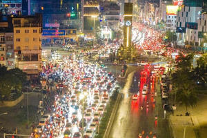 Người dân Đất mỏ xuống đường mừng chiến thắng của đội tuyển Việt Nam