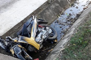 Nghệ An: Hai người tử vong do lao xe máy xuống mương