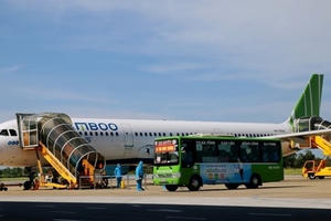 Lâm Đồng tổ chức 5 chuyến bay đưa thai phụ về quê