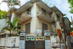 Cận cảnh biệt thự Pháp cổ bị bỏ hoang hàng chục năm giữa trung tâm Hà Nội Cận cảnh biệt thự Pháp cổ bị bỏ hoang hàng chục năm giữa trung tâm Hà Nội