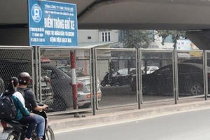 Bộ Giao thông “bác” việc Hà Nội tổ chức trông giữ xe dưới gầm cầu vượt