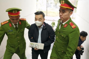 Xét xử 2 cựu Bộ trưởng cùng ông chủ Việt Á trong vụ án kit test Covid-19