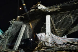 Nóng: Sập giàn giáo ở Hải Phòng nhiều người bị thương, 1 người mất tích