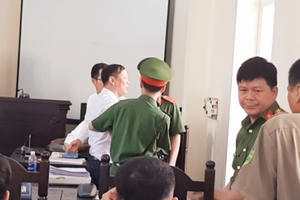 Vụ án lừa đảo chiếm đoạt tài sản, luật sư bị “tước bỏ” quyền bào chữa: Đừng để thành tiền lệ xấu?