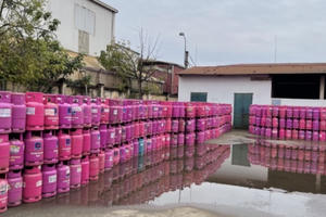 Vấn nạn "cắt tai, mài vỏ bình gas”, sao dẹp mãi không yên?