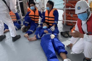 Vũng Tàu: Huy động trực thăng tìm kiếm người mất tích trong vụ đắm tàu Vũng Tàu: Huy động trực thăng tìm kiếm người mất tích trong vụ đắm tàu