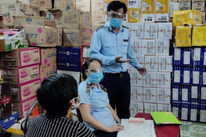 Quản lý thị trường tịch thu tiêu hủy bánh trung thu sai phạm tại nhiều tỉnh