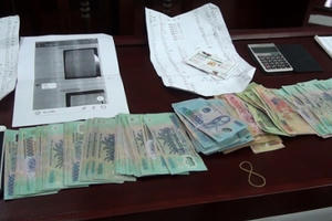 Hải Dương: Triệt phá sới bạc trên sông, thu giữ 1,5 tỷ đồng và nhiều tài sản