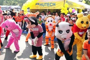 Vui buồn nghề đóng giả thú bông