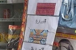 Rằm tháng 7: Dị bản khẩu trang dành cho người âm