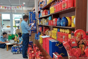 TP HCM: Thu giữ lượng lớn thực phẩm không đảm bảo an toàn