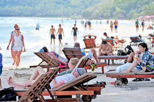 Làm gì để du lịch biển hết đơn điệu?