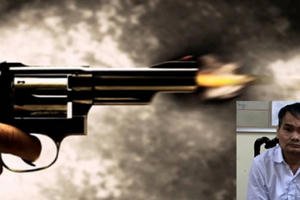 Mâu thuẫn trong lúc chơi bài, U60 dùng súng bắn 2 người thương vong