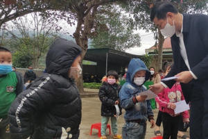 Quà Tết đến sớm với học sinh nghèo vùng biên cương xứ Nghệ