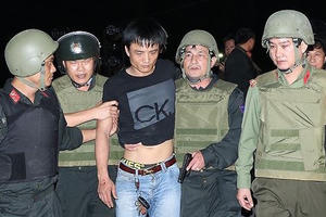 Bắt thêm nhiều nghi phạm vụ cầm vũ khí cố thủ trong ô tô chở ma túy