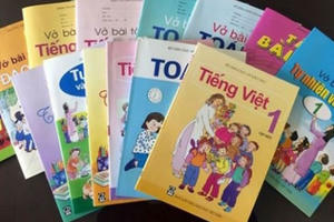 Độc quyền sách giáo khoa: Lãi, lỗ và lãng phí