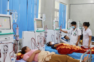 Bảo hiểm y tế - “phao cứu sinh” cho người bệnh nghèo