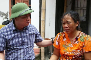 Hưng Yên: Dông lốc đã khiến 300 công trình nhà, mái tôn bị hư hại