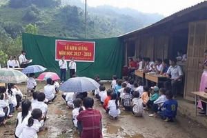 Những hình ảnh giáo dục lay động lòng người năm 2017