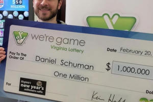 Cả đời không chơi xổ số, bỗng trúng 23 tỷ nhờ vé vợ tặng