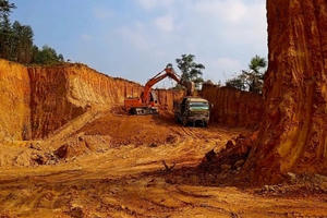 Tuyên Quang: Doanh nghiệp ngang nhiên múc đất rừng đi lấp ruộng và đổ nền đường tại xã Đông Thọ