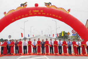 Thủ tướng dự cắt băng khánh thành Lễ thông xe cầu Cửa Hội bắc qua sông Lam Thủ tướng dự cắt băng khánh thành Lễ thông xe cầu Cửa Hội bắc qua sông Lam