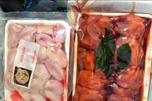 Gần 1 tạ thực phẩm không rõ nguồn gốc bị lực lượng quản lý thị trường bắt giữ