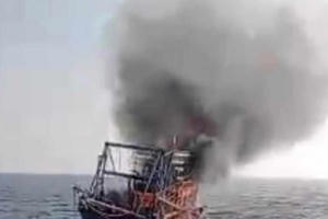 Cháy tàu cá trên biển, 7 thuyền viên may mắn thoát nạn