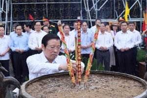 Trưởng Ban Nội chính Trung ương thăm, làm việc tại Côn Đảo